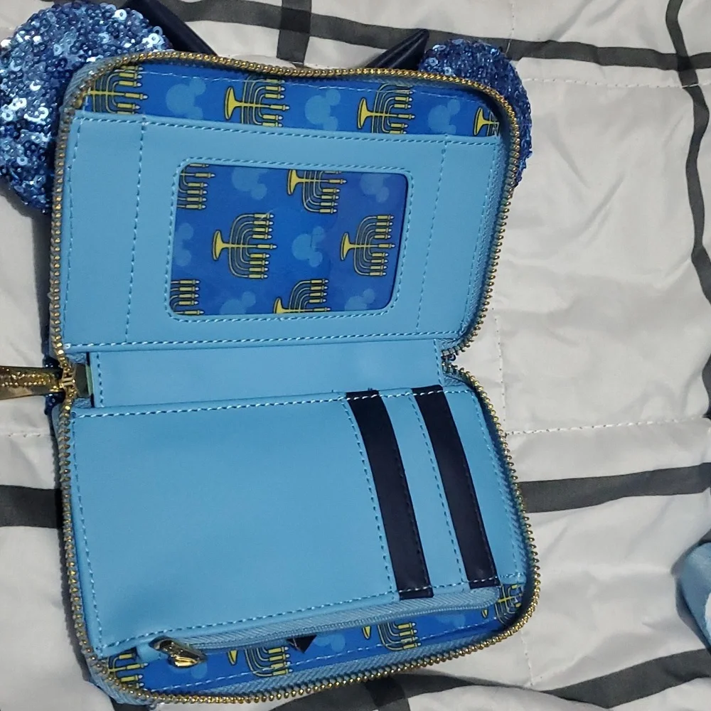 Backpack - Picture 4 of 5